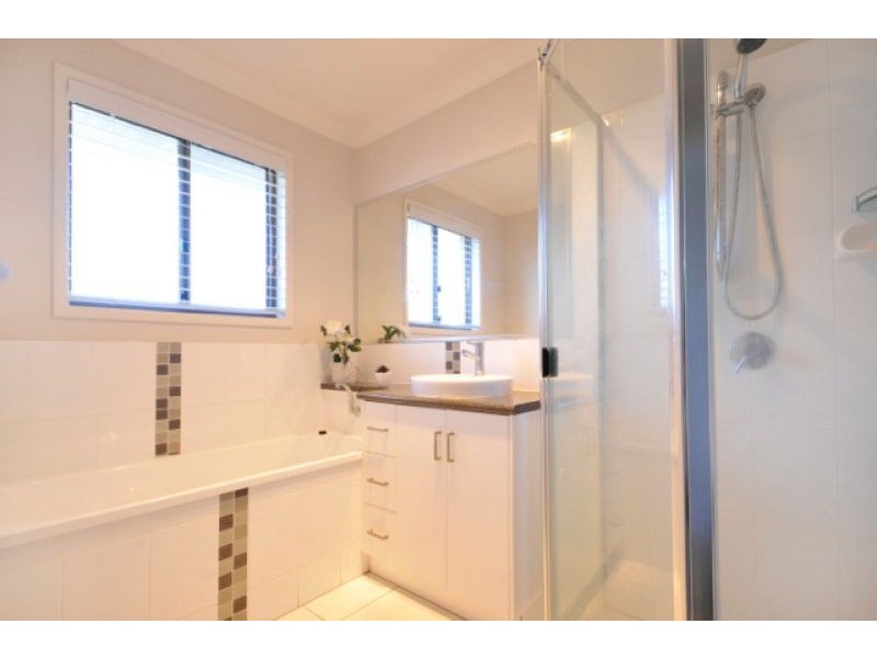 1 Vinnicombe Street, Kearneys Spring QLD 4350