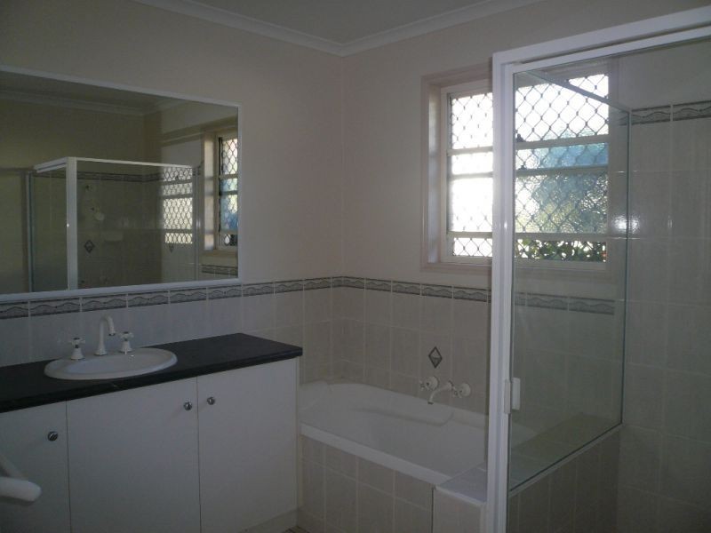 2/320 South Street, Harristown QLD 4350