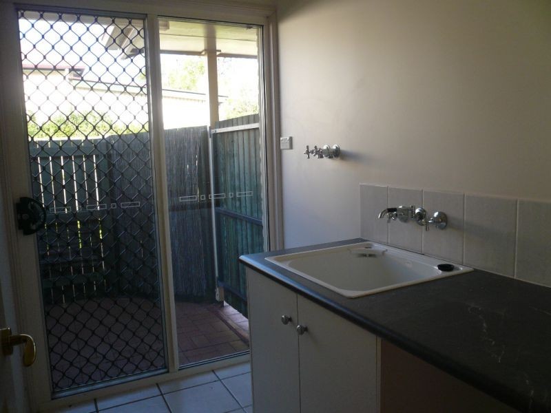 2/320 South Street, Harristown QLD 4350