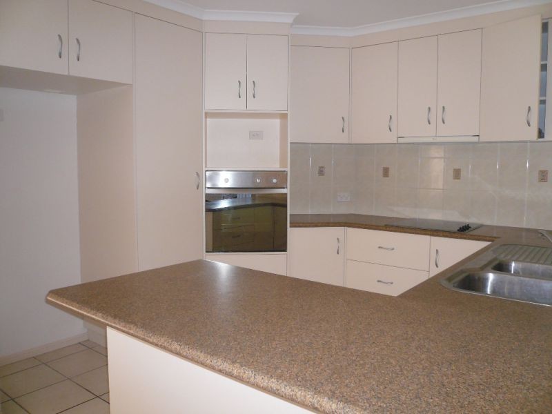 2/320 South Street, Harristown QLD 4350