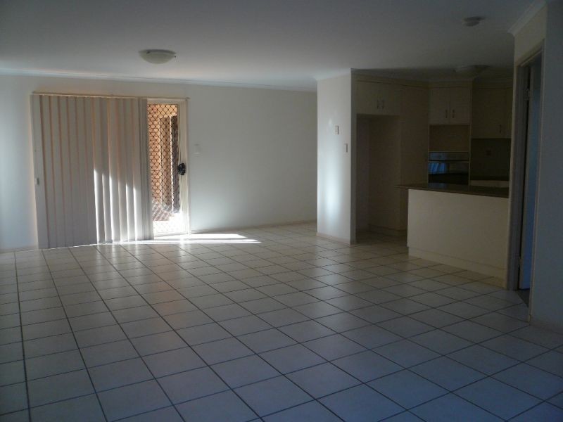 2/320 South Street, Harristown QLD 4350