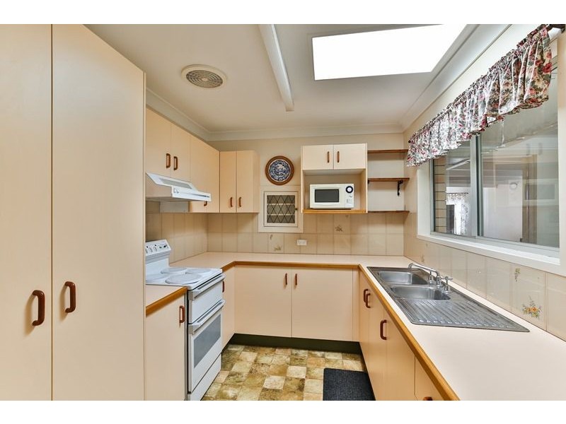 6 Lupin Court, Centenary Heights QLD 4350