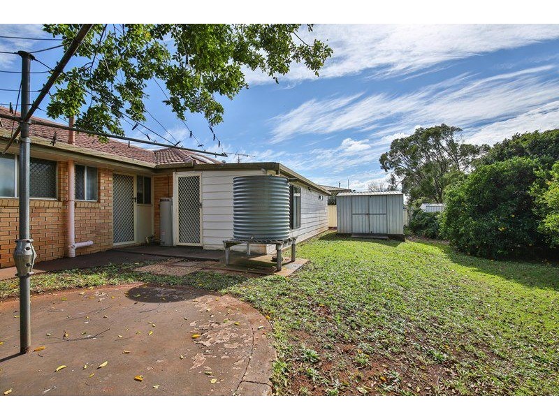 6 Lupin Court, Centenary Heights QLD 4350