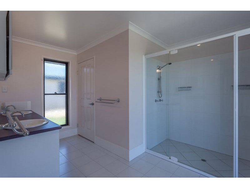42 Hilltop Drive, Gowrie Junction QLD 4352