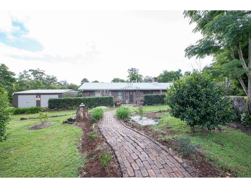 14 Hampton Road, Hampton QLD 4352