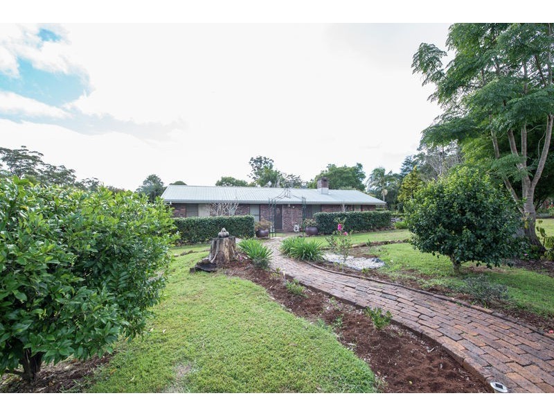 14 Hampton Road, Hampton QLD 4352