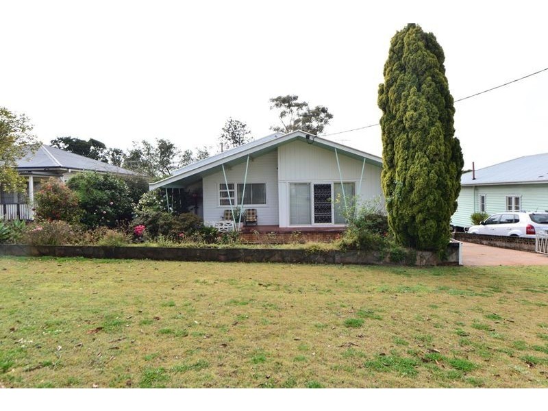 33 Tolmie Street, South Toowoomba QLD 4350