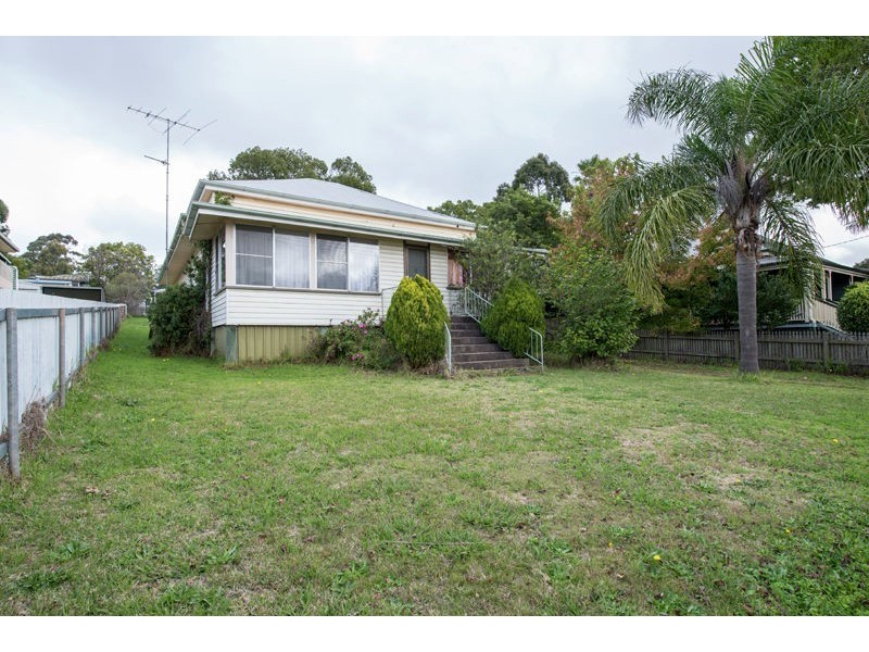 8 Roseberry Street, North Toowoomba QLD 4350