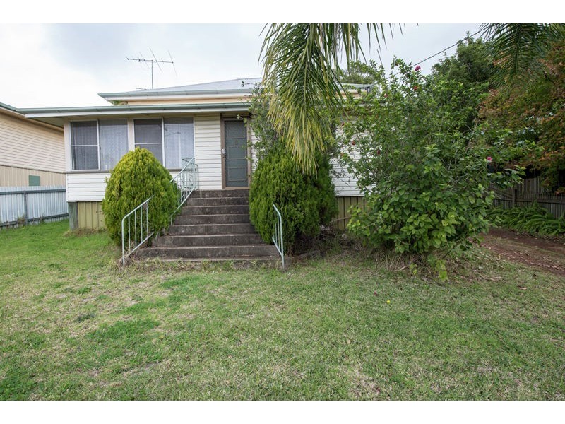 8 Roseberry Street, North Toowoomba QLD 4350