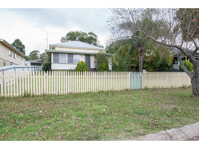 8 Roseberry Street, North Toowoomba QLD 4350