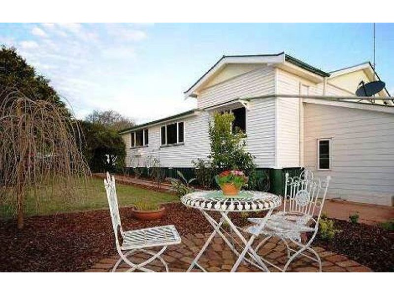 9 Hampshire Street, North Toowoomba QLD 4350
