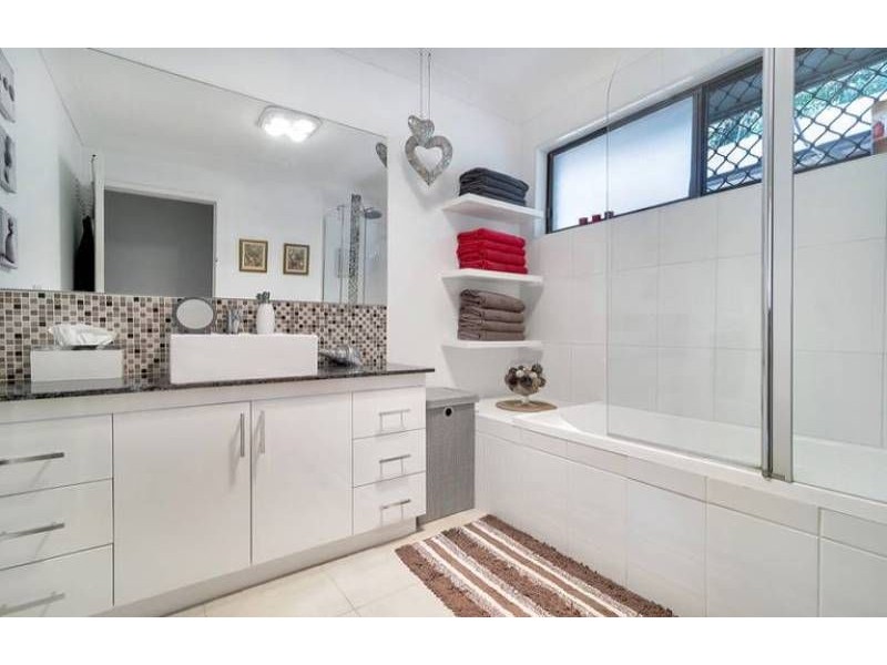 3 Outlook Crescent, Blue Mountain Heights QLD 4350