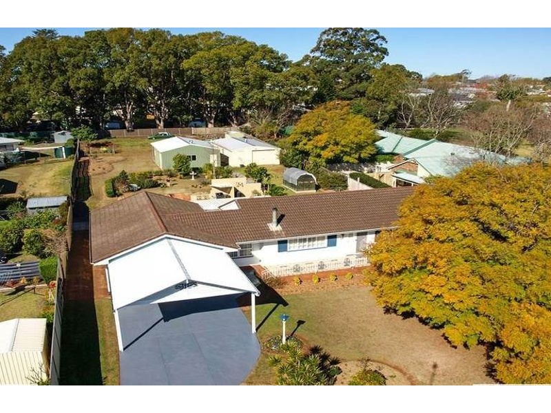 10 McIntyre Street, Centenary Heights QLD 4350