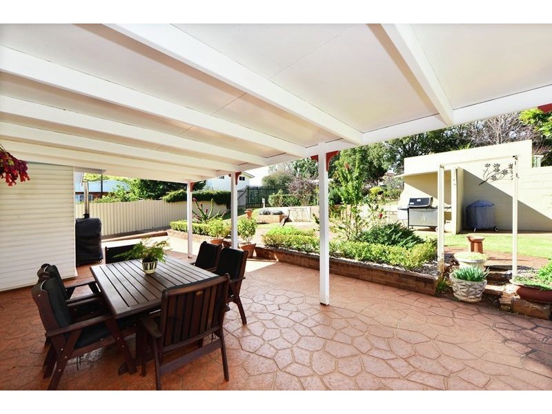 10 McIntyre Street, Centenary Heights QLD 4350
