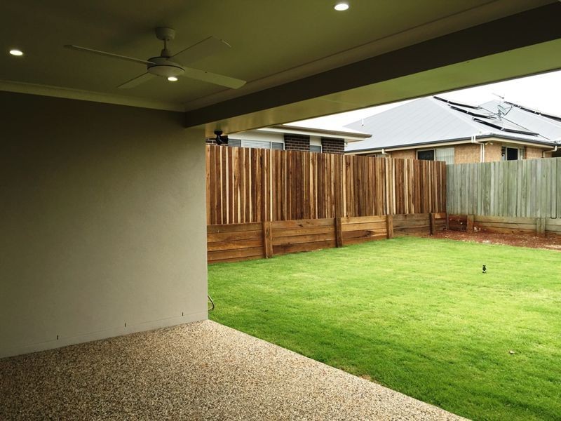 2/25 Scullin Street, Middle Ridge QLD 4350