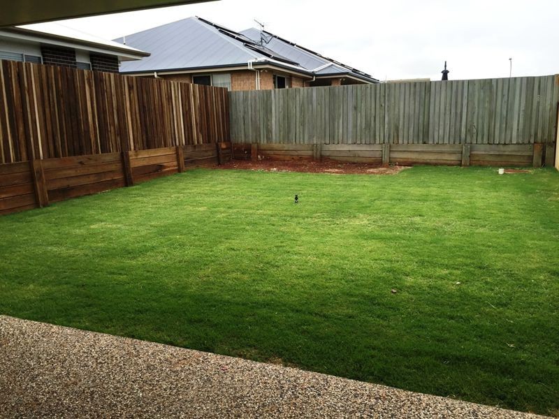 2/25 Scullin Street, Middle Ridge QLD 4350