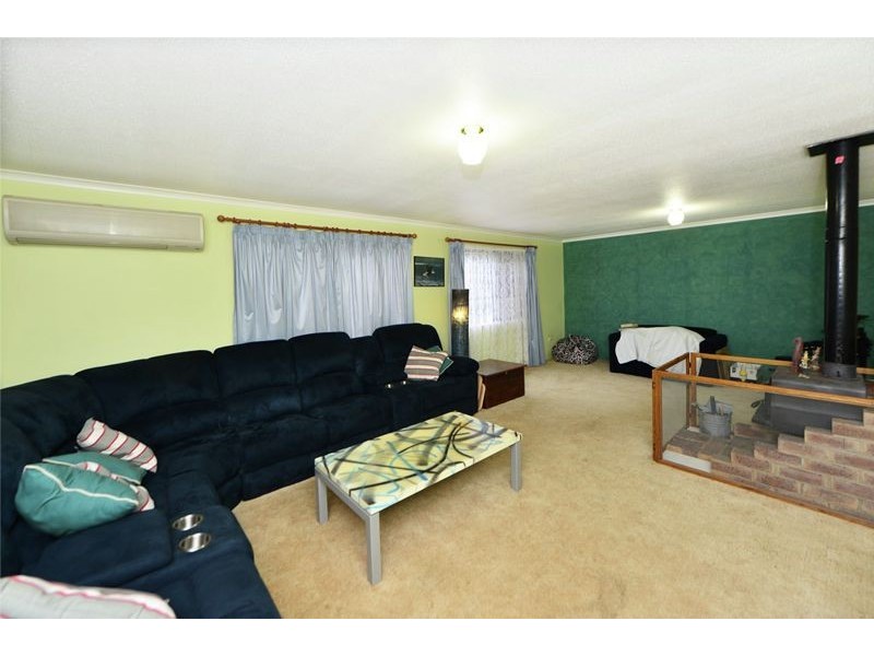 4 Rebecca Court, Kearneys Spring QLD 4350