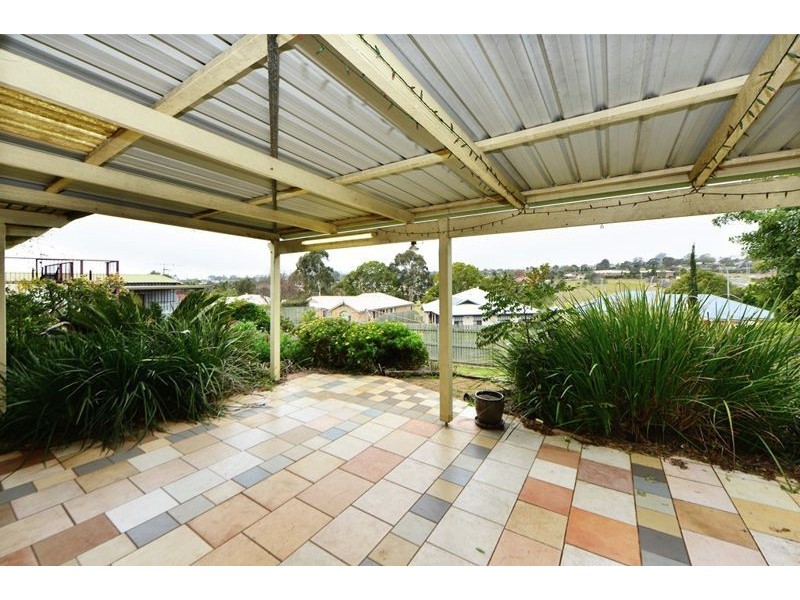 4 Rebecca Court, Kearneys Spring QLD 4350