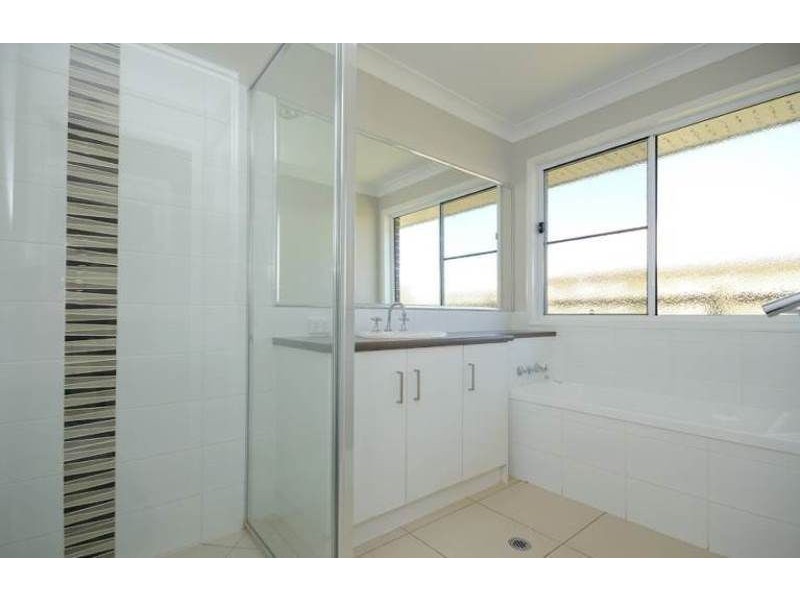 17 Opperman Drive, Kearneys Spring QLD 4350