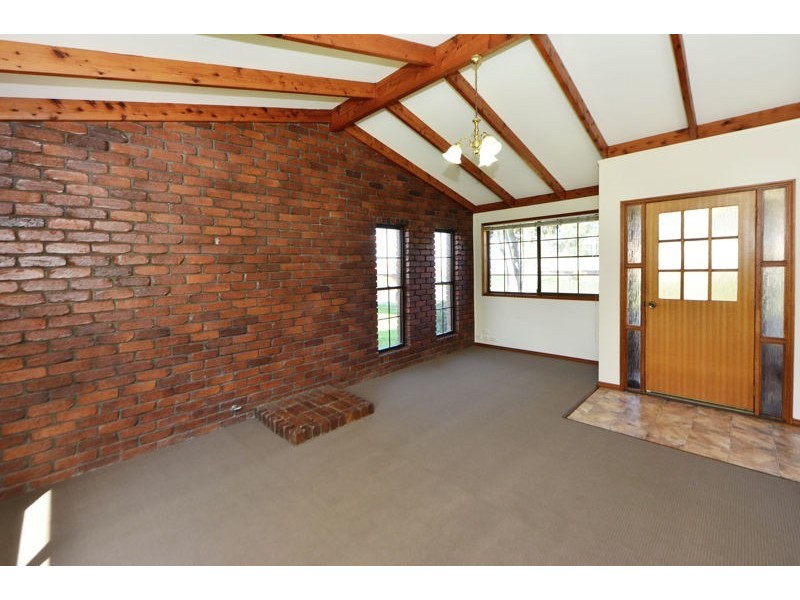 2 Christopher Court, Harristown QLD 4350