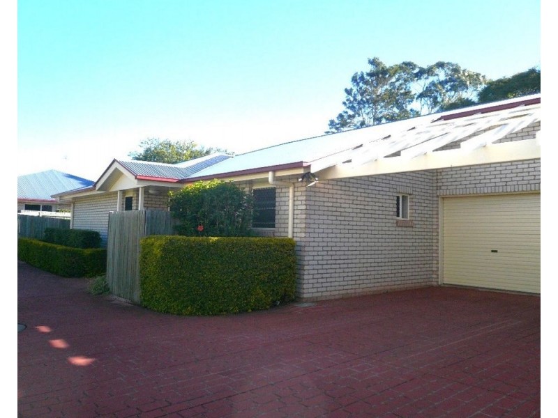 2/320 South Street, Harristown QLD 4350