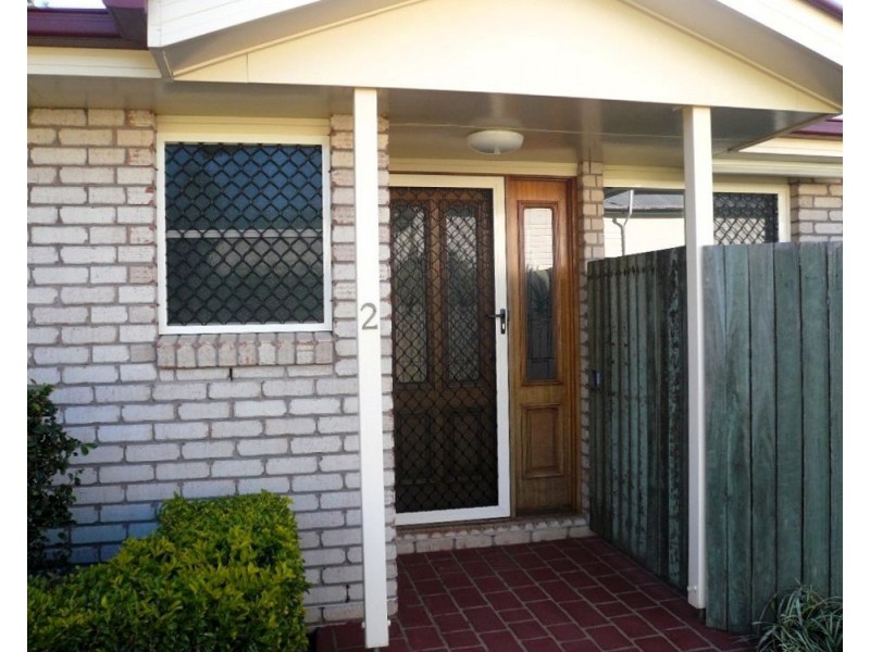 2/320 South Street, Harristown QLD 4350