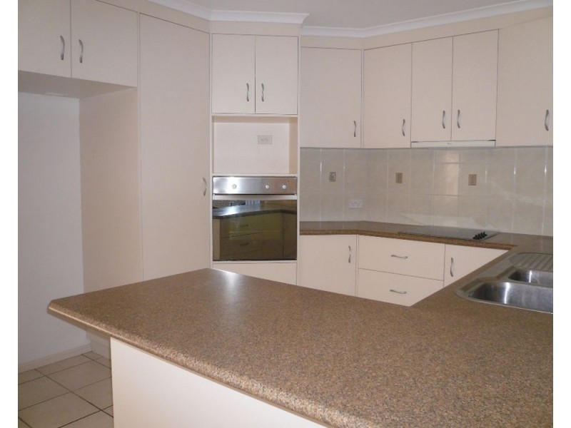 2/320 South Street, Harristown QLD 4350