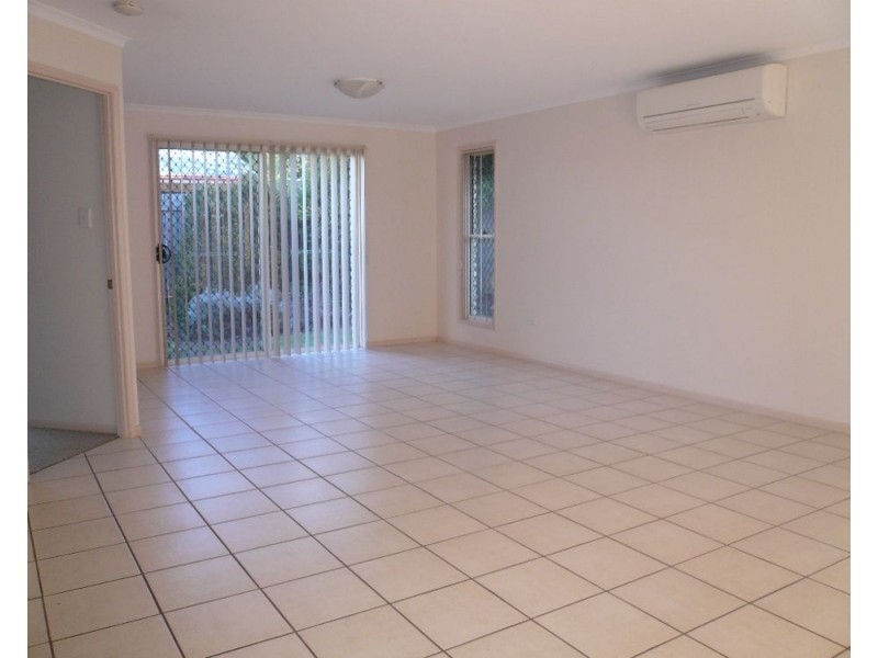 2/320 South Street, Harristown QLD 4350