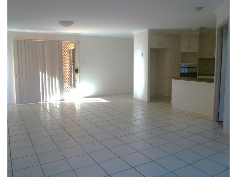 2/320 South Street, Harristown QLD 4350