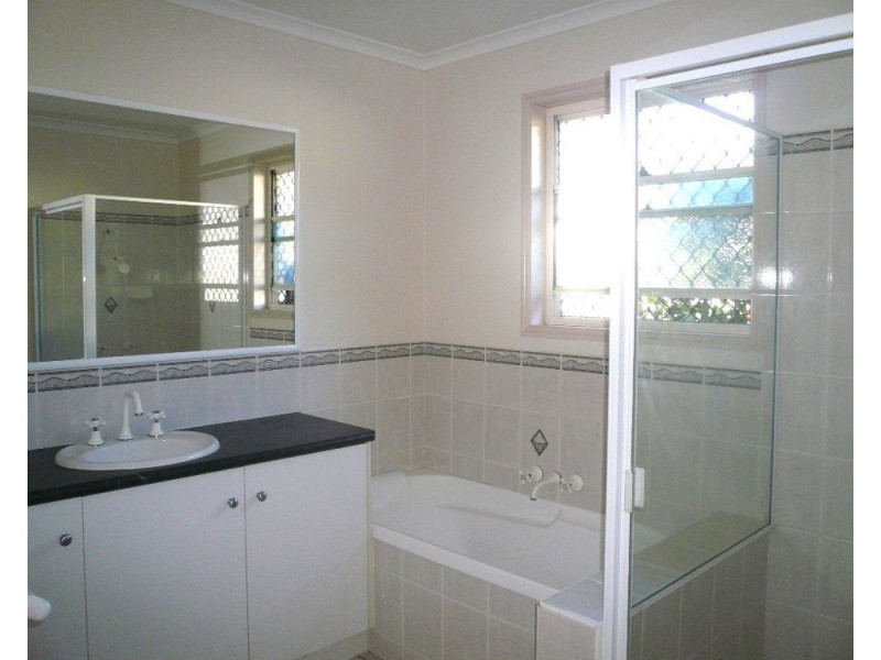 2/320 South Street, Harristown QLD 4350