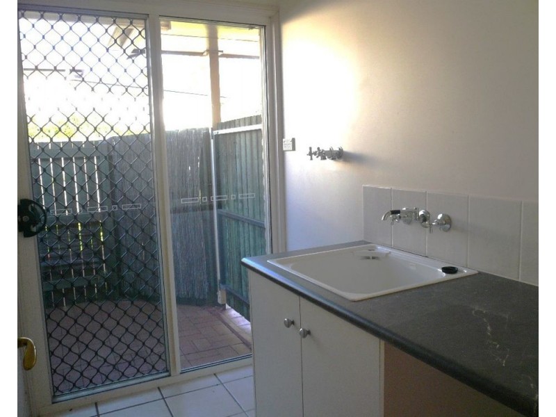 2/320 South Street, Harristown QLD 4350