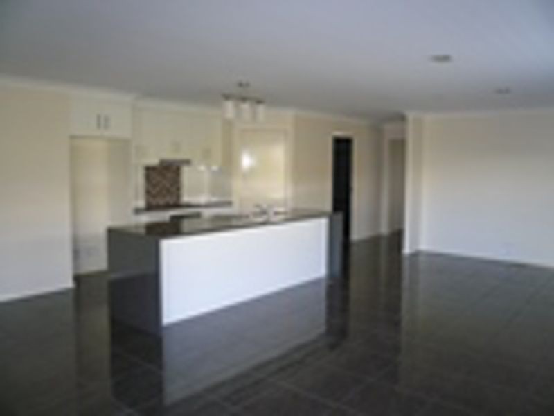 18 Shoesmith Rd, Westbrook QLD 4350