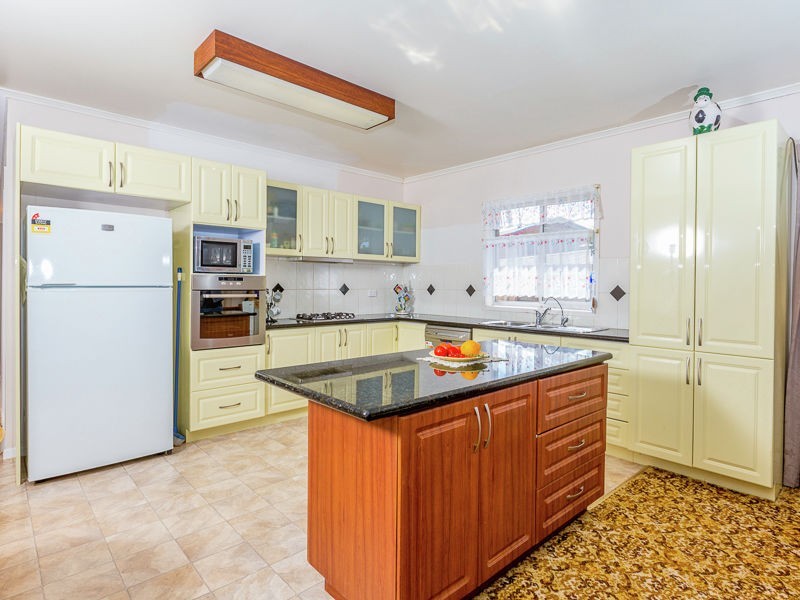 19 Mott Crescent, Rockville QLD 4350