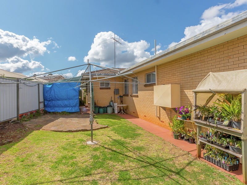 19 Mott Crescent, Rockville QLD 4350