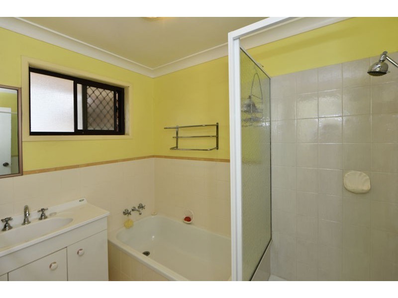 20 Damian Cres, Kearneys Spring QLD 4350