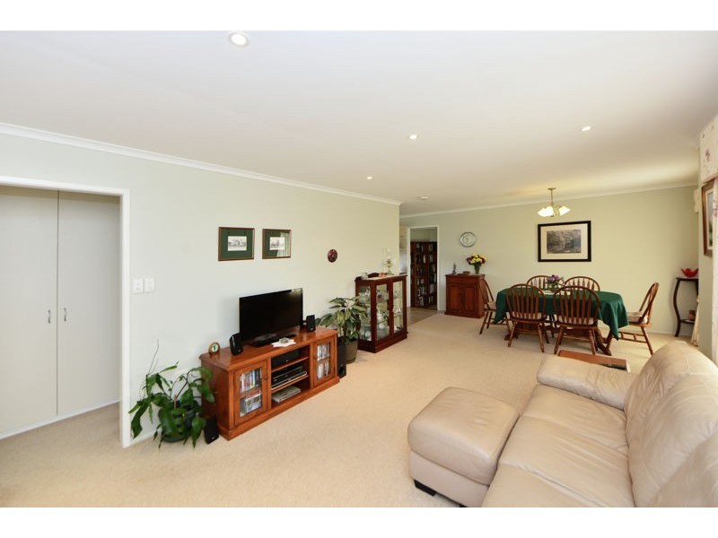 8 McQuade Ct, Kearneys Spring QLD 4350