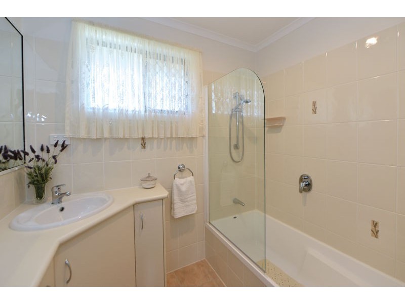 8 McQuade Ct, Kearneys Spring QLD 4350