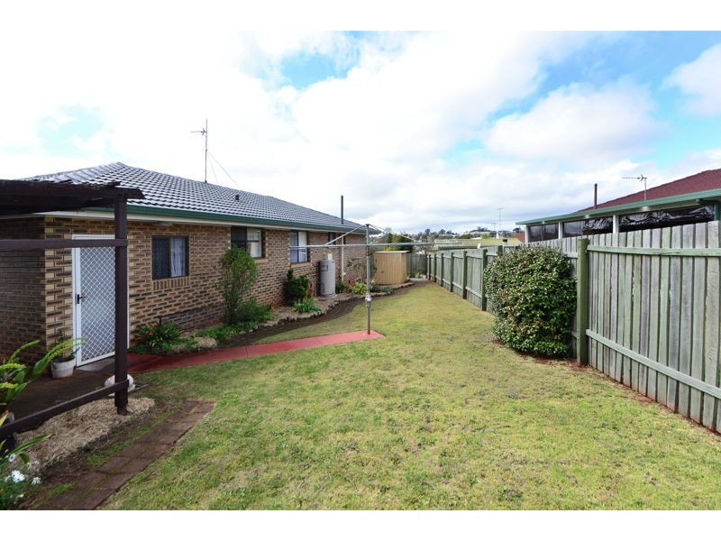 8 McQuade Ct, Kearneys Spring QLD 4350