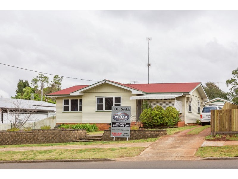 315 Tor Street, Wilsonton QLD 4350