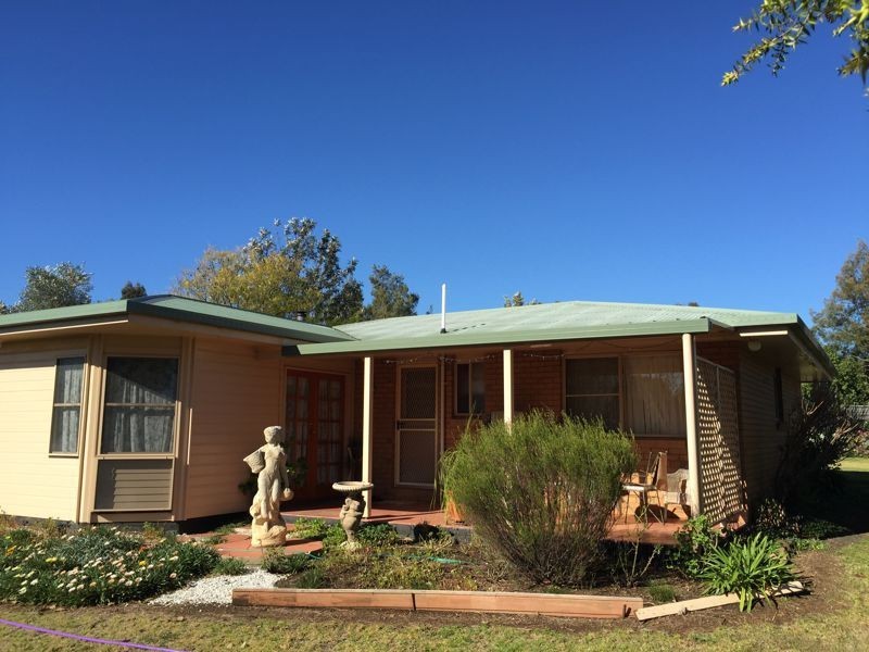 6 Murton Street, Nobby QLD 4360