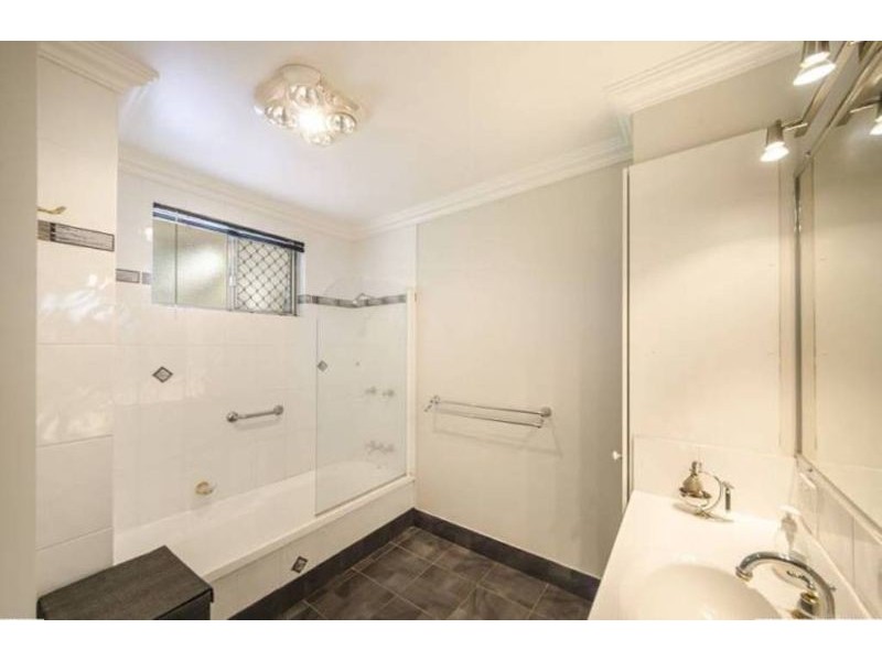 23 Barrymount Crescent, Mount Lofty QLD 4350