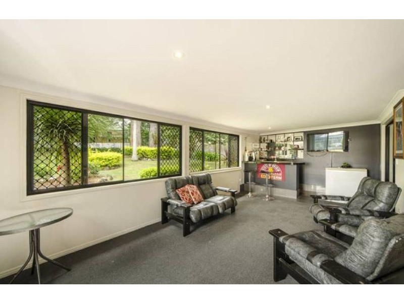 23 Barrymount Crescent, Mount Lofty QLD 4350