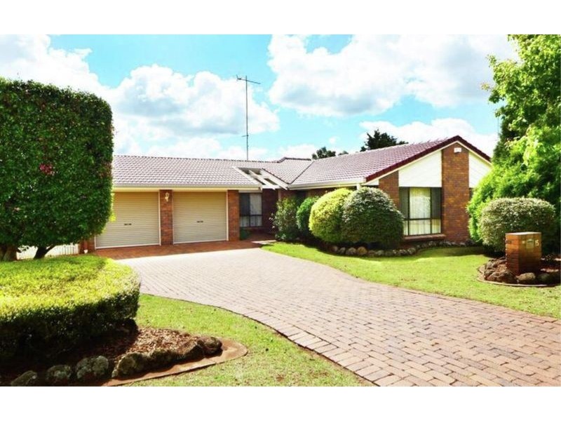 15 Wiemers Crescent, Centenary Heights QLD 4350