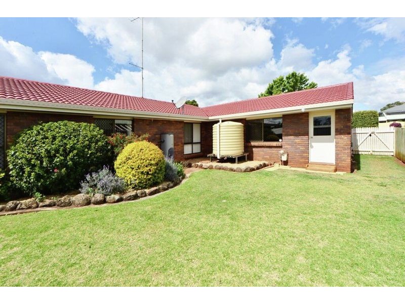 15 Wiemers Crescent, Centenary Heights QLD 4350
