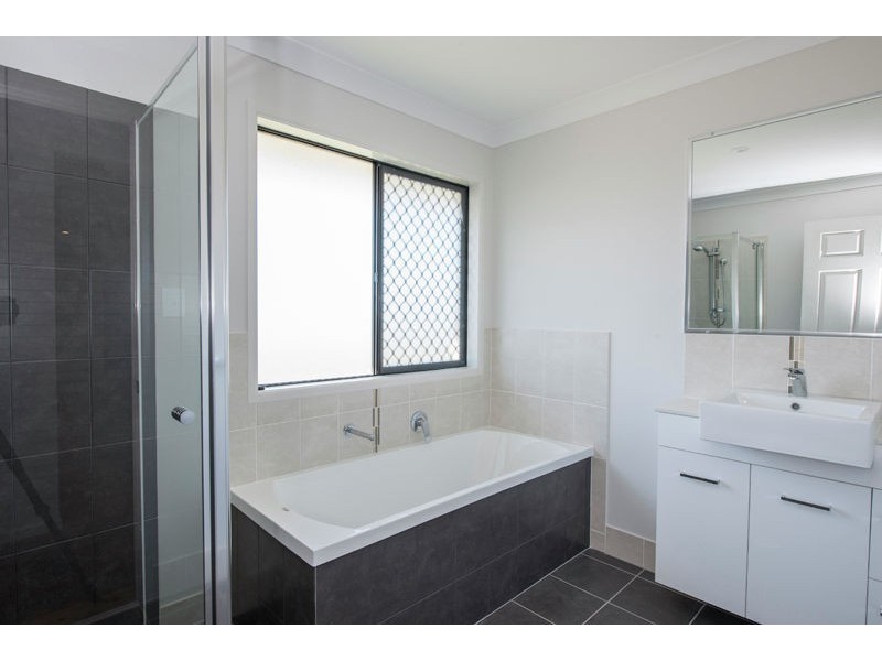 11 Hilltop Drive, Gowrie Junction QLD 4352