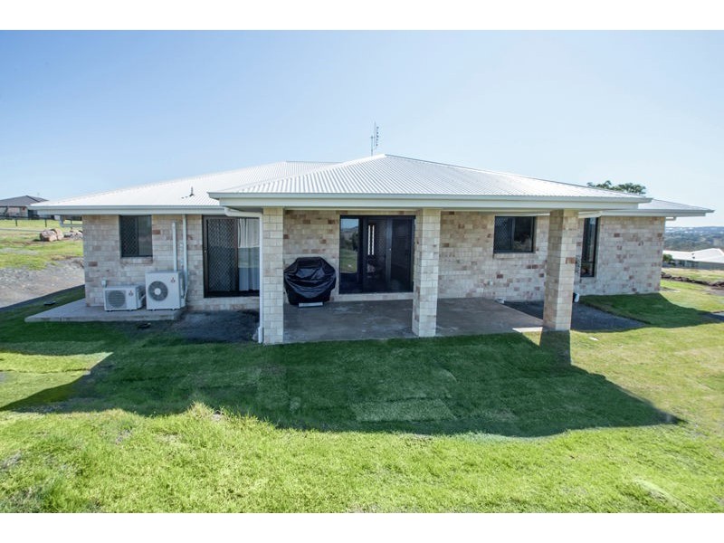 11 Hilltop Drive, Gowrie Junction QLD 4352