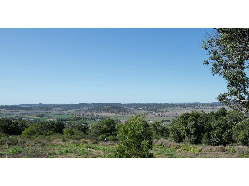 11 Hilltop Drive, Gowrie Junction QLD 4352