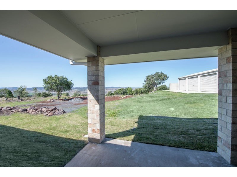 11 Hilltop Drive, Gowrie Junction QLD 4352