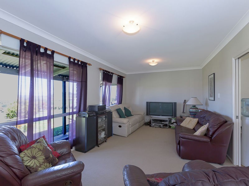 9 Commonwealth Crescent, Gowrie Junction QLD 4352