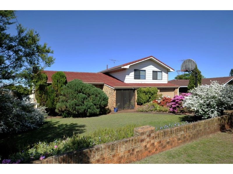 8 Bimbadeen Court, Wilsonton QLD 4350